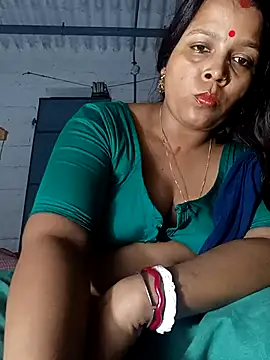 Snapshot of reya743 chatting on October 12, 4:53 pm reya743 online show from October 12, 4:53 pm