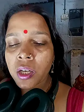 Snapshot of reya743 chatting on October 18, 5:59 pm reya743 online show from October 18, 5:59 pm