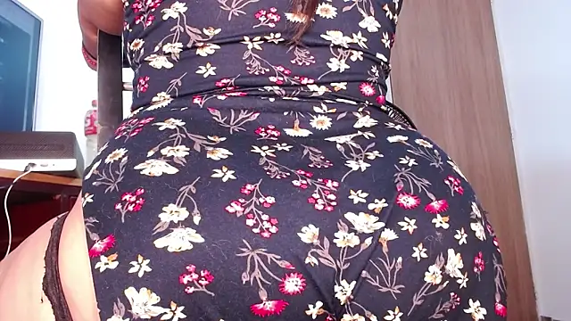 vivianepierss online show from June 22, 6:32 am