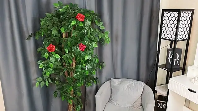 ElenoreReth online show from March 16, 5:44 am