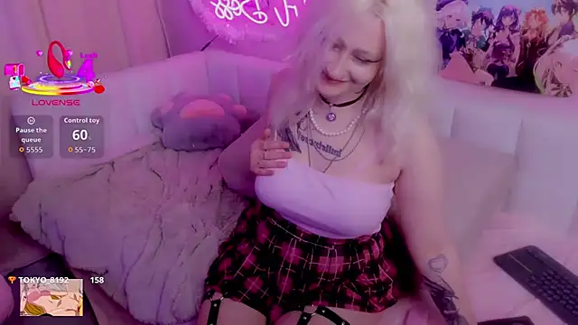 JuliaSharkk online show from January 11, 8:52 am