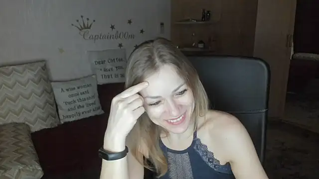 Tiffany Bates online show from December 21, 3:33 am