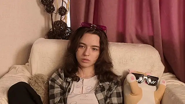 TarahCayne online show from October 21, 9:02 am