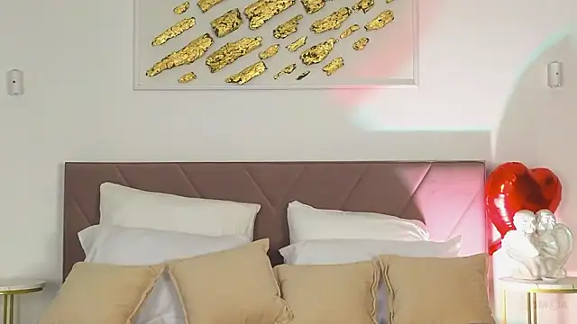 Nicole Broown  online show from March 8, 9:08 pm