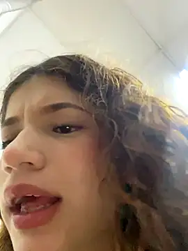 Snapshot of meridacute_ chatting on October 21, 1:53 am meridacute online show from October 21, 1:53 am