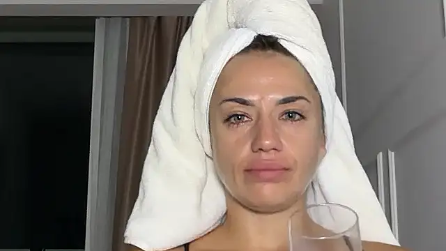 Roriann online show from February 8, 5:16 pm