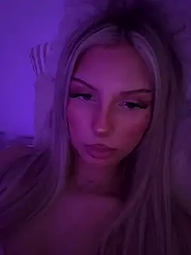 blondeeee online show from July 20, 3:47 pm