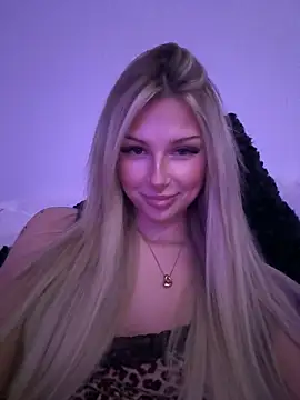 blondeeee online show from April 16, 3:55 pm