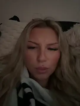 blondeeee online show from April 4, 2:38 pm