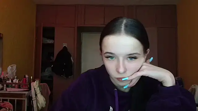 Emilia Light online show from April 21, 1:29 pm