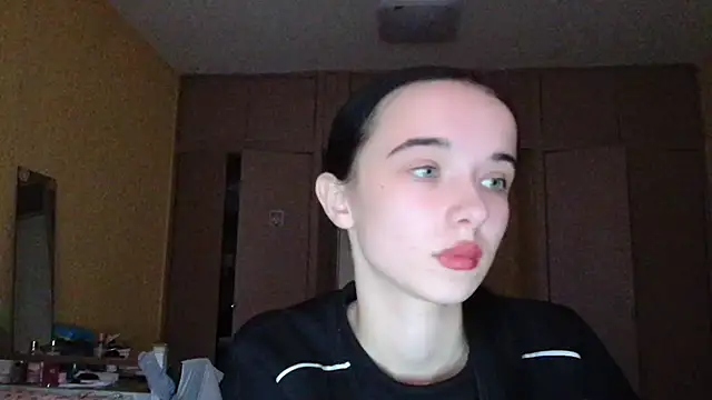 Emilia Light online show from November 18, 7:31 am