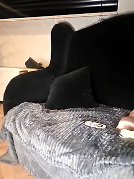 WhimsicalBirdette online show from April 15, 9:48 pm