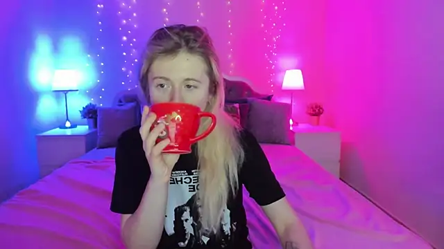 CamillaDreamer online show from February 8, 8:45 pm