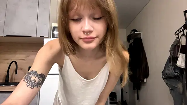 Snapshot of ElissaMikrot chatting on October 22, 5:29 pm ElissaMikrot online show from October 22, 5:29 pm