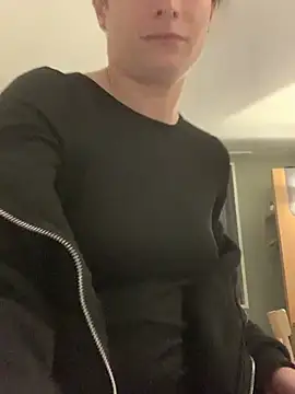 GoldenPussy1329 online show from March 23, 10:38 pm