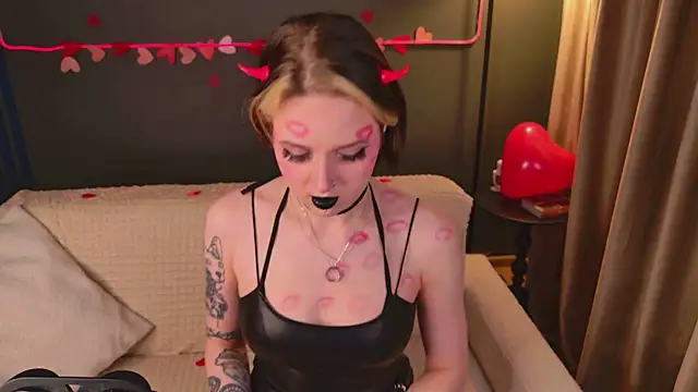 luna son online show from February 12, 9:27 pm