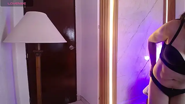 chloe  Jones  online show from February 3, 12:54 pm