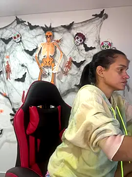 Snapshot of kittybella34 chatting on October 13, 5:43 am kittybella34 online show from October 13, 5:43 am