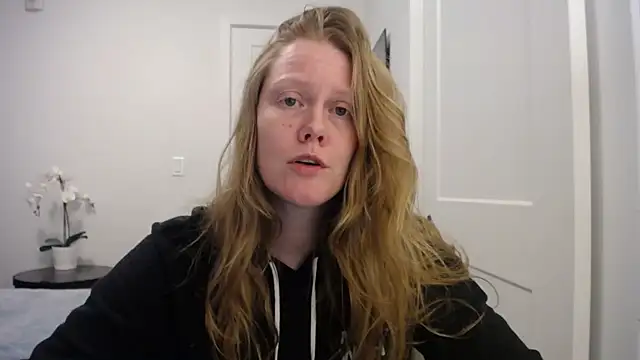 naughtyfox89 online show from April 18, 3:20 am