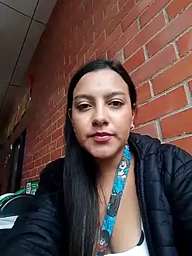 Snapshot of Sexy_Nayra_outdoors chatting on October 22, 10:15 pm Sexy Nayra outdoors online show from October 22, 10:15 pm