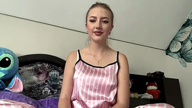 HollyCroker online show from November 5, 8:19 am