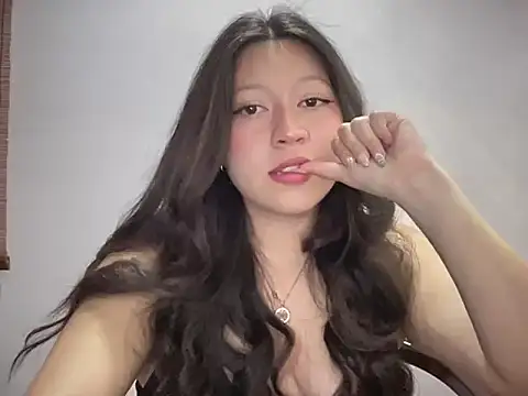 Rachel James   online show from November 16, 9:37 pm