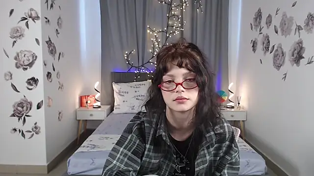 Snapshot of MileyRood chatting on October 4, 3:12 am MileyRood online show from October 4, 3:12 am