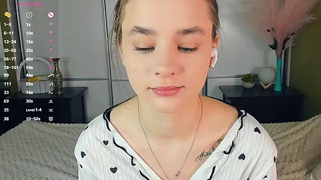 JinnyMcie online show from April 11, 7:45 am