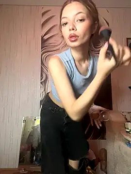 Snapshot of _Siennaaa_ chatting on October 18, 6:10 pm  Siennaaa  online show from October 18, 6:10 pm