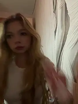 Snapshot of _Siennaaa_ chatting on October 21, 4:44 pm  Siennaaa  online show from October 21, 4:44 pm