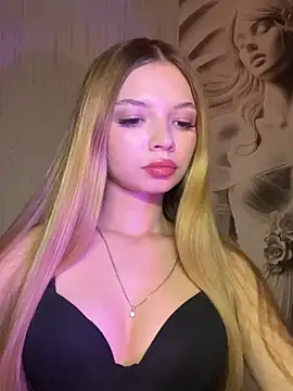 Snapshot of _Siennaaa_ chatting on October 8, 8:35 pm  Siennaaa  online show from October 8, 8:35 pm