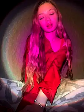 Snapshot of _Siennaaa_ chatting on October 29, 10:45 pm  Siennaaa  online show from October 29, 10:45 pm