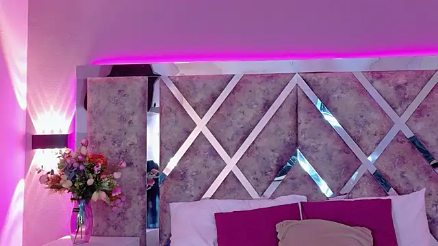 MeganR  online show from April 14, 11:21 am