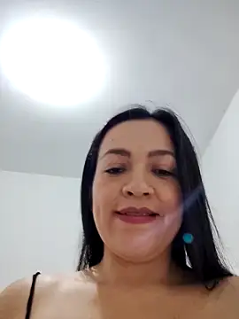 Snapshot of LindaSalo33 chatting on October 20, 5:54 am LindaSalo33 online show from October 20, 5:54 am