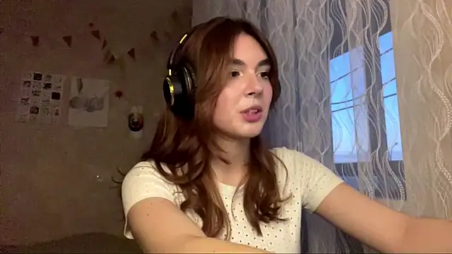 TeresitaLish online show from October 8, 3:49 pm