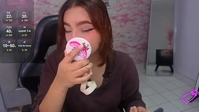 mia foster t online show from February 16, 1:11 pm