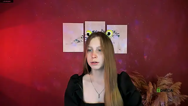 Snapshot of esme_moore_ chatting on October 11, 10:20 am esme moore  online show from October 11, 10:20 am