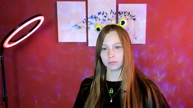 Snapshot of esme_moore_ chatting on October 8, 9:57 am esme moore  online show from October 8, 9:57 am