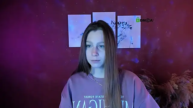 Snapshot of esme_moore_ chatting on October 14, 8:39 am esme moore  online show from October 14, 8:39 am