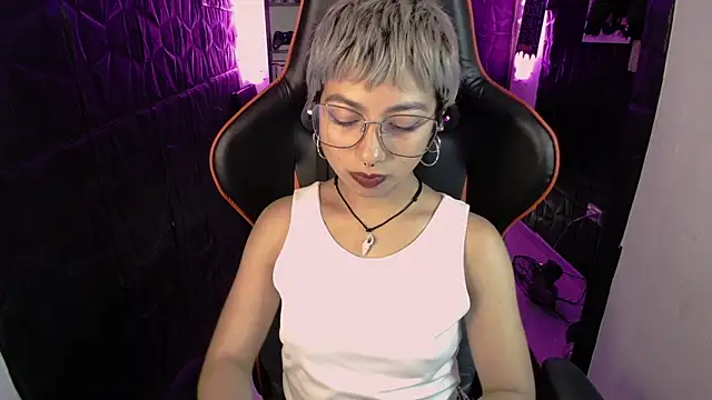 lunarichy22 online show from February 20, 7:58 pm