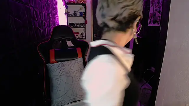 lunarichy22 online show from February 11, 8:32 pm