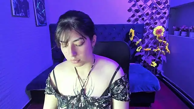 Violetta Swett  online show from December 4, 4:08 pm