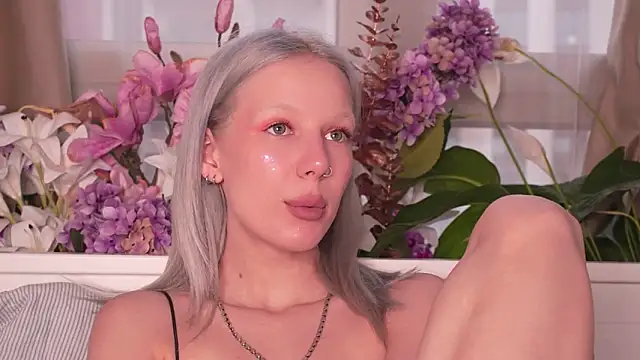 RanyThomson online show from November 10, 2:23 pm