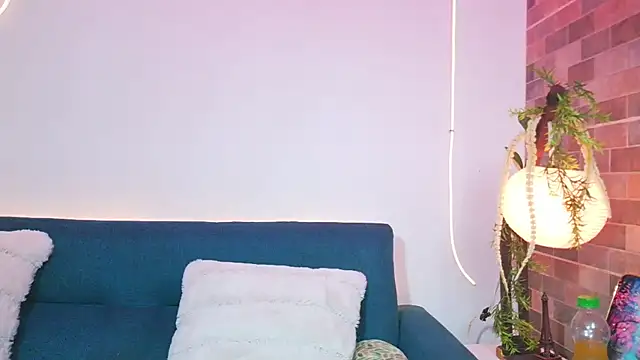 luna valen online show from March 28, 3:17 am