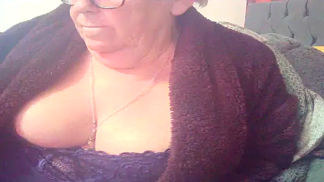 Playful MILF Demi online show from March 8, 10:52 am