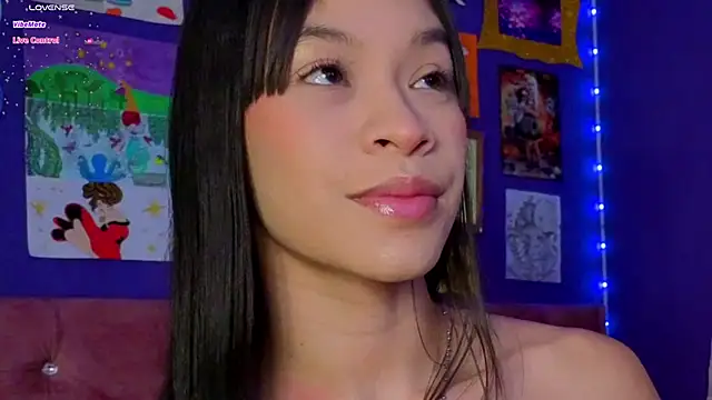 kimhilton  online show from April 21, 1:42 am