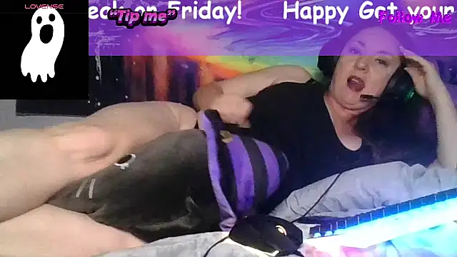 SuzieReigns1 online show from October 18, 12:46 am