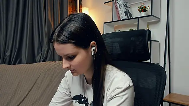 Snapshot of SkyDoll chatting on October 8, 9:52 pm SkyDoll online show from October 8, 9:52 pm