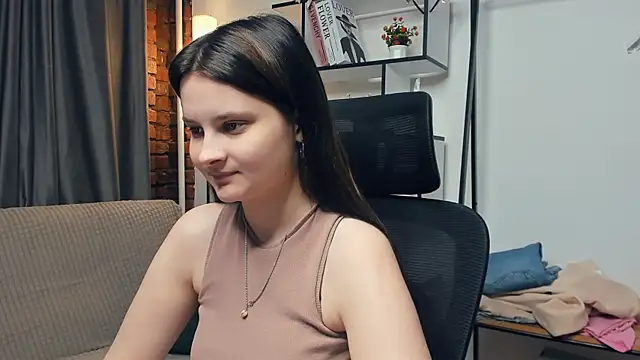 Snapshot of SkyDoll chatting on October 14, 9:39 pm SkyDoll online show from October 14, 9:39 pm