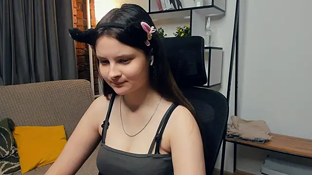 Snapshot of SkyDoll chatting on October 12, 10:45 pm SkyDoll online show from October 12, 10:45 pm